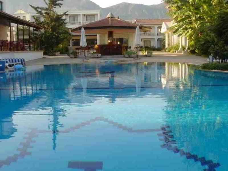 Club Z Hotel Kyrenia  Ngoại thất bức ảnh